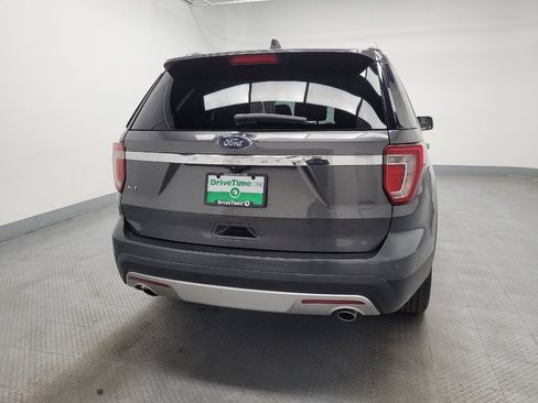 Used 2017 Ford Explorer XLT image 7