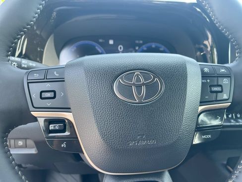 Certified 2026 Toyota Crown AWD/4WD image 6