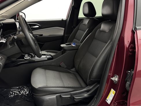 Used 2024 Chevrolet Trax LT FWD image 12