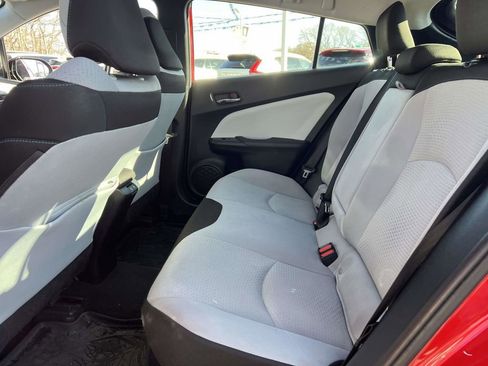 Used 2019 Toyota Prius LE image 13