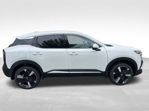 New 2025 Nissan Kicks SR image 8