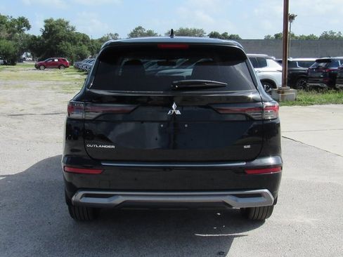 New 2025 Mitsubishi Outlander SE image 4