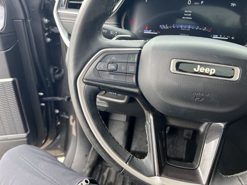 Used 2022 Jeep Grand Cherokee Altitude AWD/4WD image 16