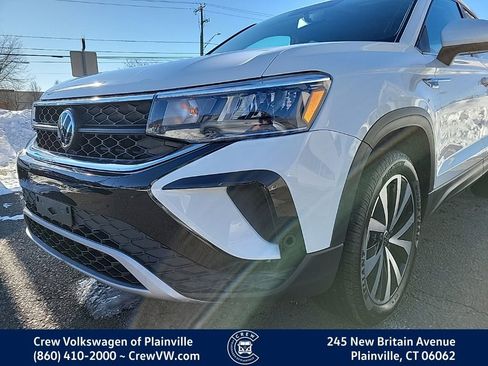 Certified 2022 Volkswagen Taos SE image 24