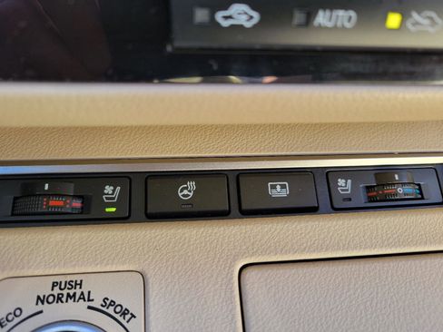 Used 2013 Lexus ES 350 w/ Luxury Pkg image 22