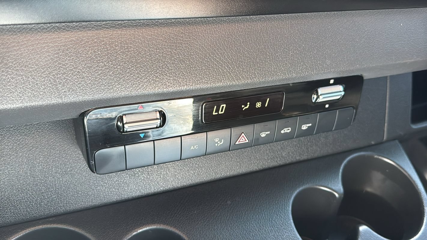Used 2019 Mercedes-Benz Sprinter 144 image 25