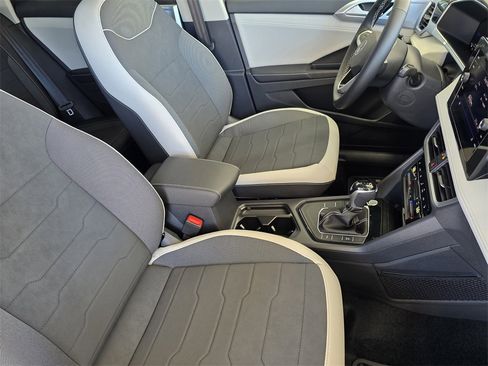 New 2025 Volkswagen Taos SE image 10