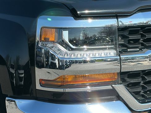 Used 2018 Chevrolet Silverado 1500 LT w/ All Star Edition image 4