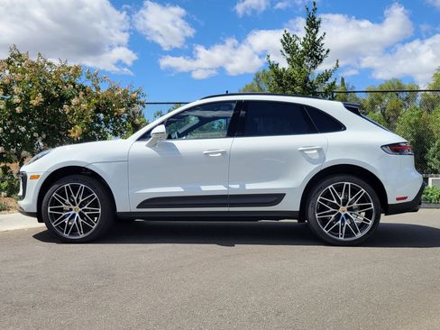 Used 2026 Porsche Macan AWD/4WD image 2