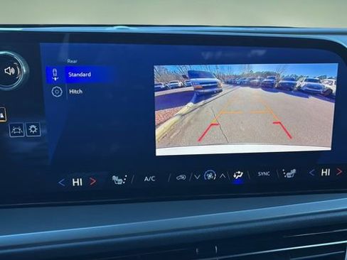 Certified 2025 Chevrolet Traverse LT image 26