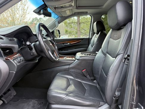 Used 2018 Cadillac Escalade Luxury image 34