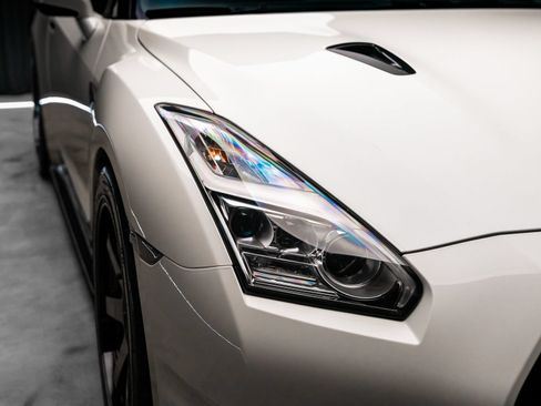 Used 2015 Nissan GT-R Premium AWD/4WD image 18