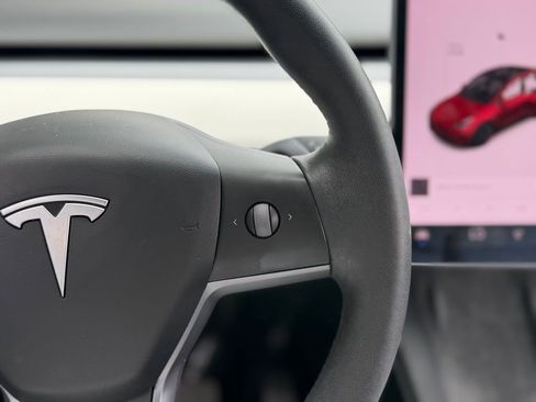 Used 2021 Tesla Model Y Long Range image 45