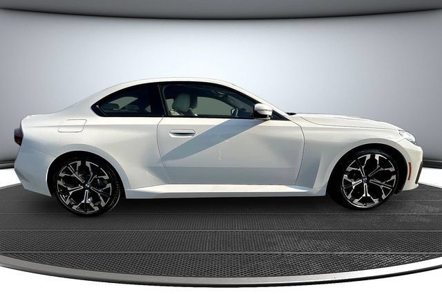 Used 2025 BMW 230i Coupe w/ M Sport Package RWD image 4