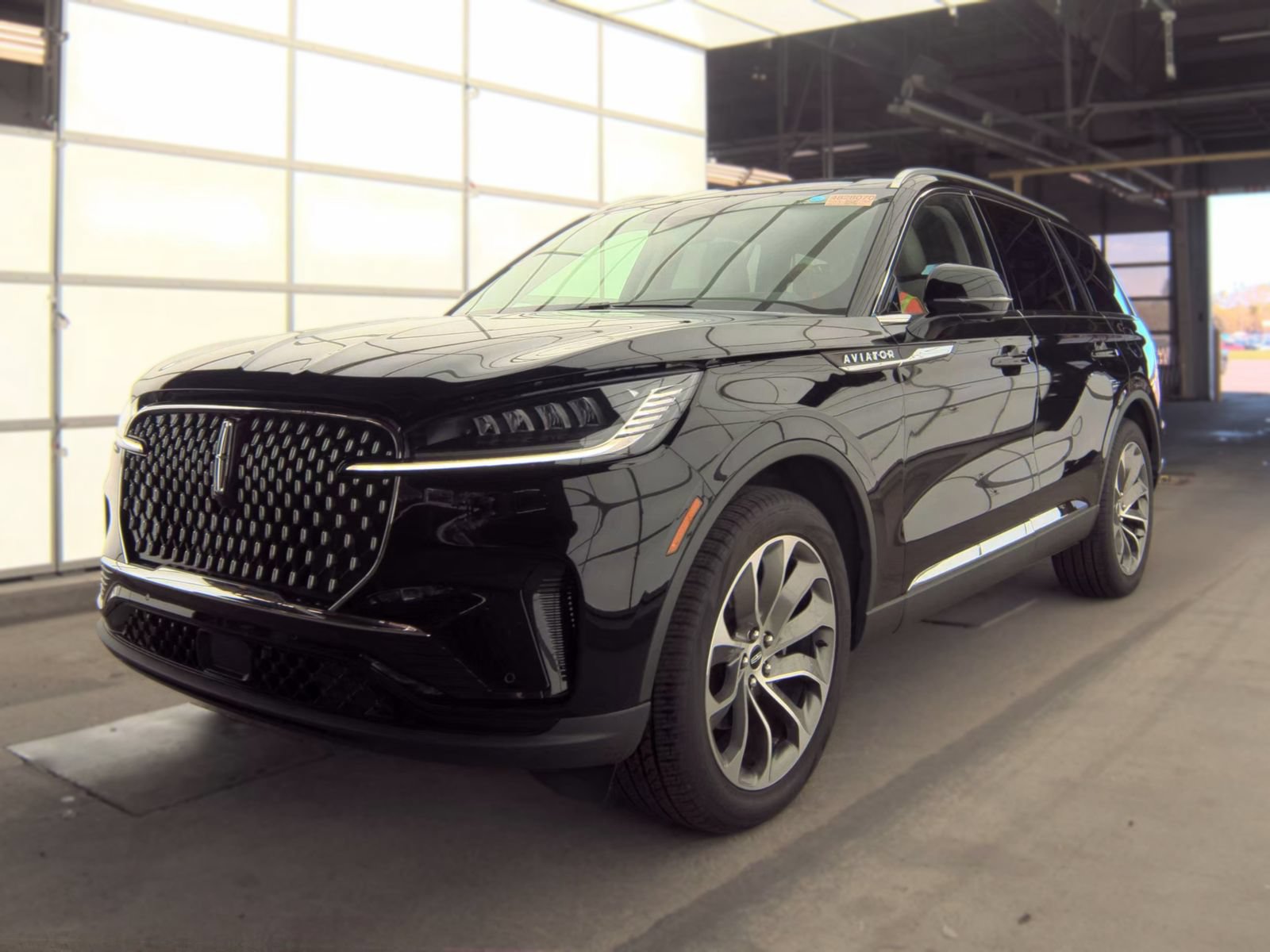 Used 2026 Lincoln Aviator Reserve AWD/4WD image 4