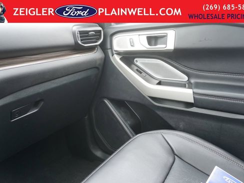 Used 2023 Ford Explorer Limited w/ Limited Technology Package image 35