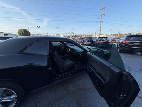 Used 2015 Dodge Challenger SXT w/ Super Sport Group (SS/T) RWD image 7