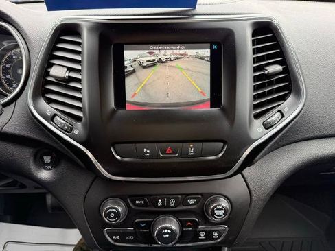 Used 2021 Jeep Cherokee Latitude Plus AWD/4WD image 20