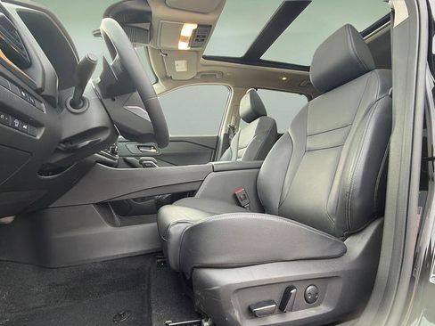 Used 2025 Nissan Rogue SL w/ SL Premium Package image 16