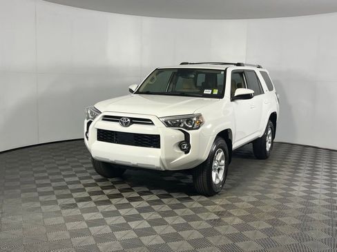 Used 2024 Toyota 4Runner SR5 AWD/4WD image 4