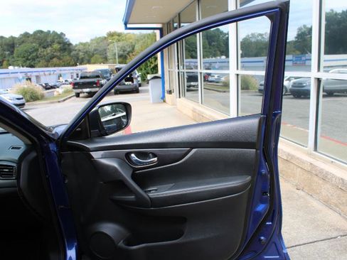 Used 2018 Nissan Rogue SV image 21