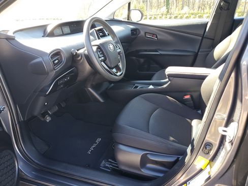 Used 2022 Toyota Prius LE image 16