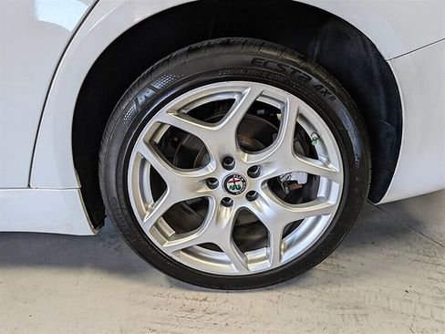 Used 2020 Alfa Romeo Giulia Ti w/ Active Blind Spot Package AWD/4WD image 14