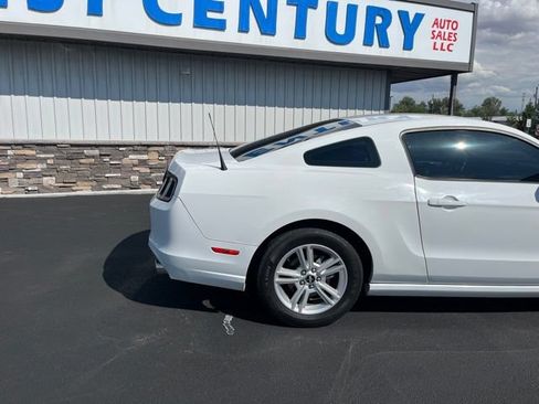 Used 2014 Ford Mustang Coupe RWD image 16