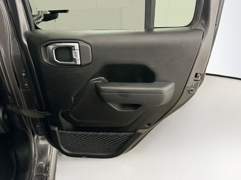 Used 2023 Jeep Wrangler Unlimited AWD/4WD image 31
