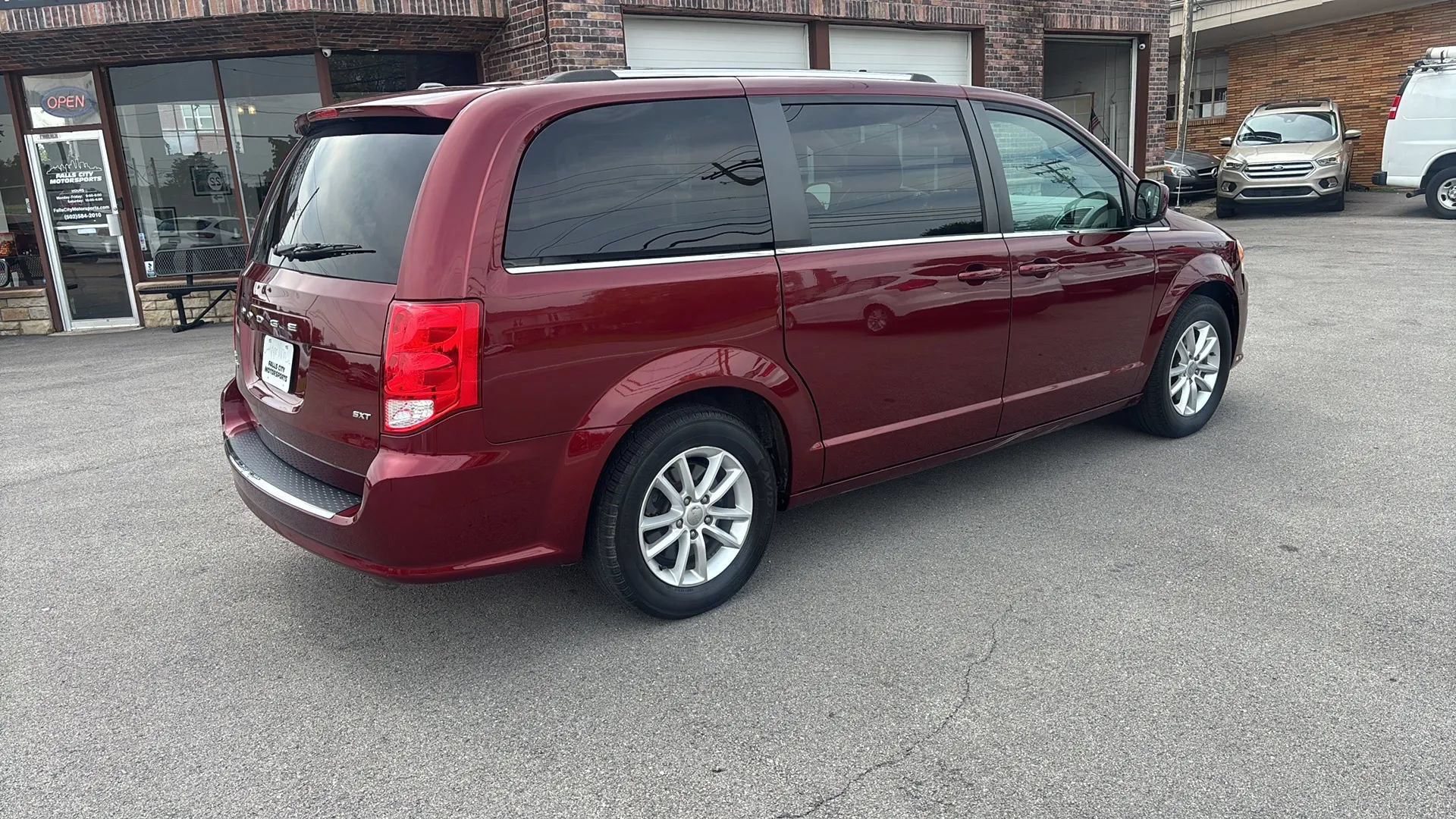 Used 2020 Dodge Grand Caravan SXT FWD image 16
