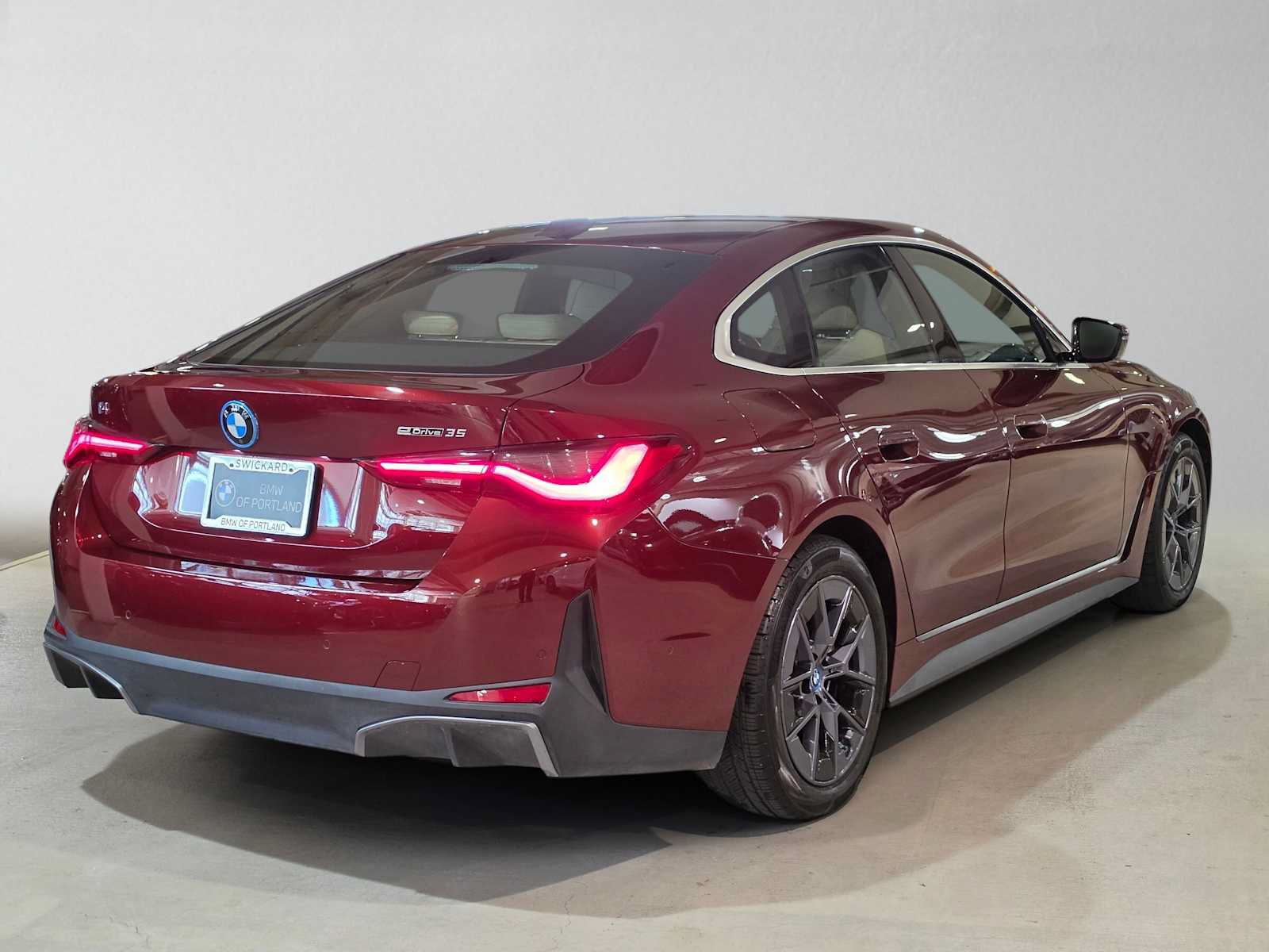 Used 2023 BMW i4 eDrive35 RWD image 3