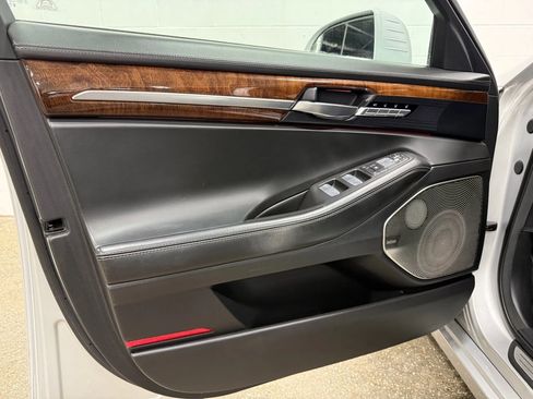 Used 2017 Genesis G90 3.3T Premium image 18