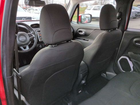 Used 2018 Jeep Renegade Latitude w/ UConnect 8.4 Nav Group image 19