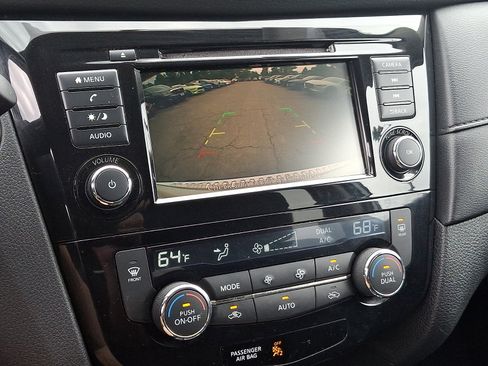 Used 2018 Nissan Rogue SV AWD/4WD image 17