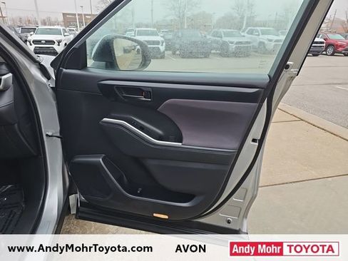 Used 2023 Toyota Highlander LE image 37