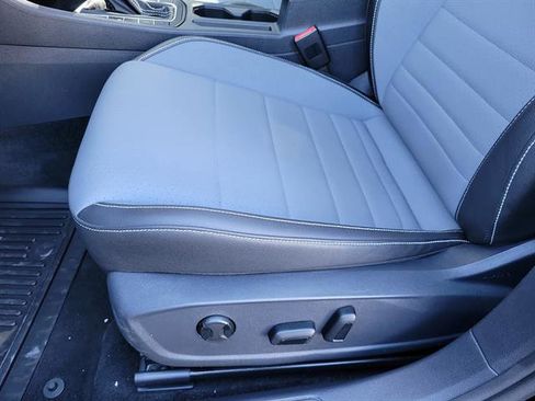 Used 2025 Volkswagen Jetta SE image 4