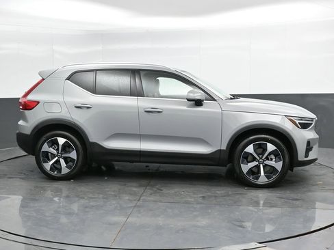 New 2025 Volvo XC40 B5 Core w/ Protection Package Premier image 3