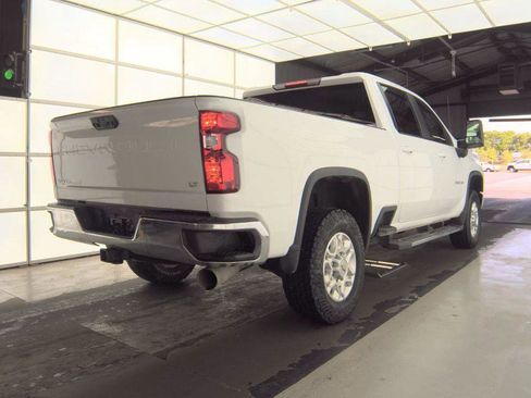 Used 2023 Chevrolet Silverado 2500 LT w/ Convenience Package image 2