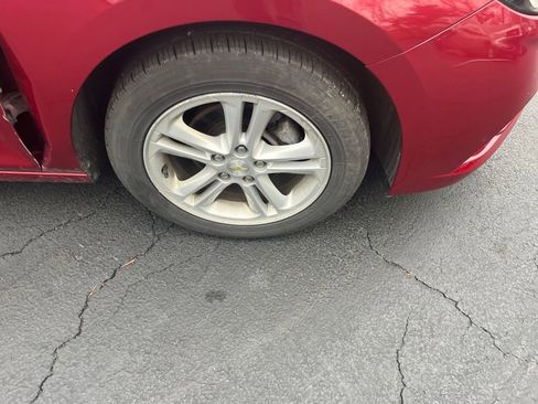 Used 2018 Chevrolet Cruze LT w/ LPO, Black Nameplate Package image 29