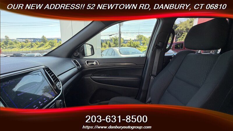Used 2019 Jeep Grand Cherokee Laredo AWD/4WD image 13