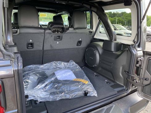 New 2026 Jeep Wrangler Unlimited Sahara AWD/4WD image 5