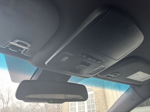 Used 2022 Toyota Avalon XLE image 21