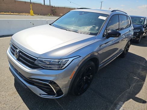 Used 2023 Volkswagen Tiguan SE R-Line image 2