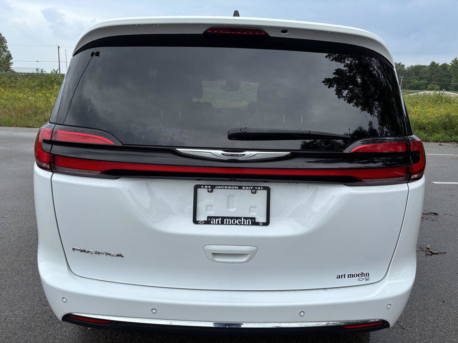 Used 2025 Chrysler Pacifica Select FWD image 4