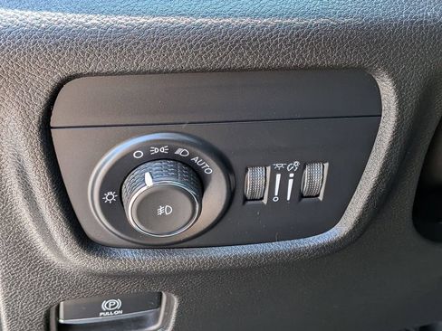 Used 2023 Jeep Grand Cherokee Limited AWD/4WD image 15