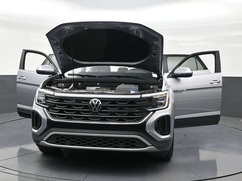 Used 2024 Volkswagen Atlas Cross Sport SE FWD image 25