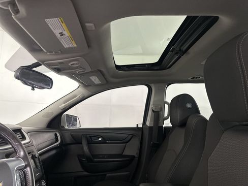 Used 2016 Chevrolet Traverse LT w/ Style and Technology Package FWD image 21