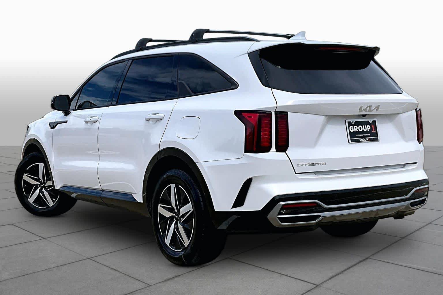 Used 2023 Kia Sorento EX w/ Panoramic Sunroof Package FWD image 12