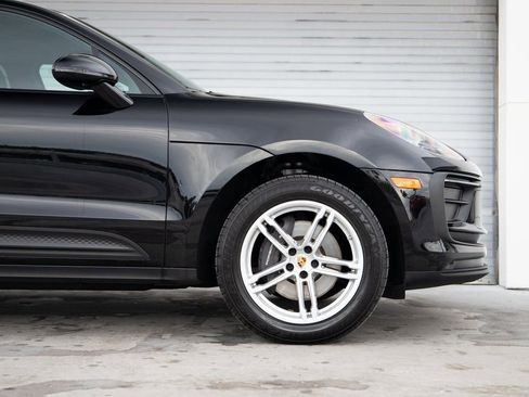 Certified 2025 Porsche Macan image 9