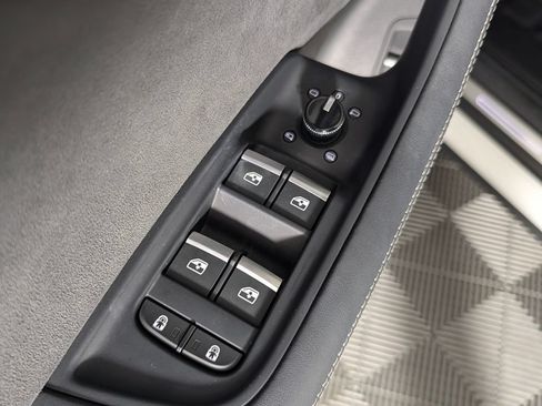Used 2023 Audi SQ8 Prestige AWD/4WD image 26